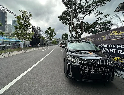 5 Pros of Engaging Professional Chauffeur Service