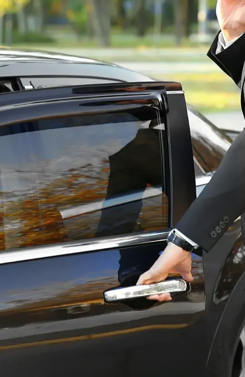 Choosing the Right Corporate Chauffeur Service